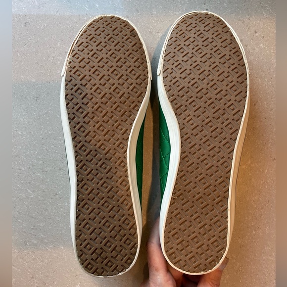 Tory Burch Caruso Sneaker | Green - Picture 8 of 9